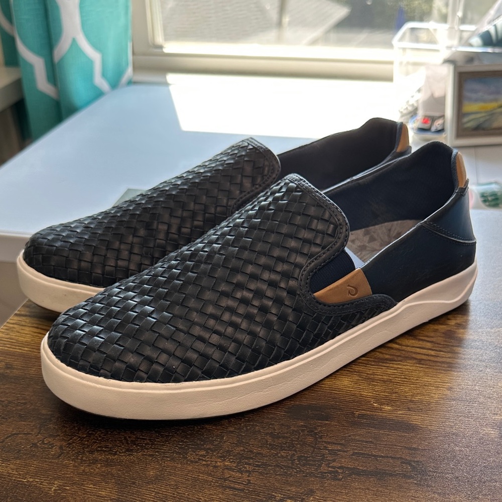 OluKai Lae‘ahi Lauhala Navy Blue Woven Leather Slip-On Sneakers with White Sole